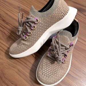 NEW W/O BOX ALLBIRDS WOMENS TREE DASHER 2 HAZY BEIGE/LUX PURPLE 7.5
